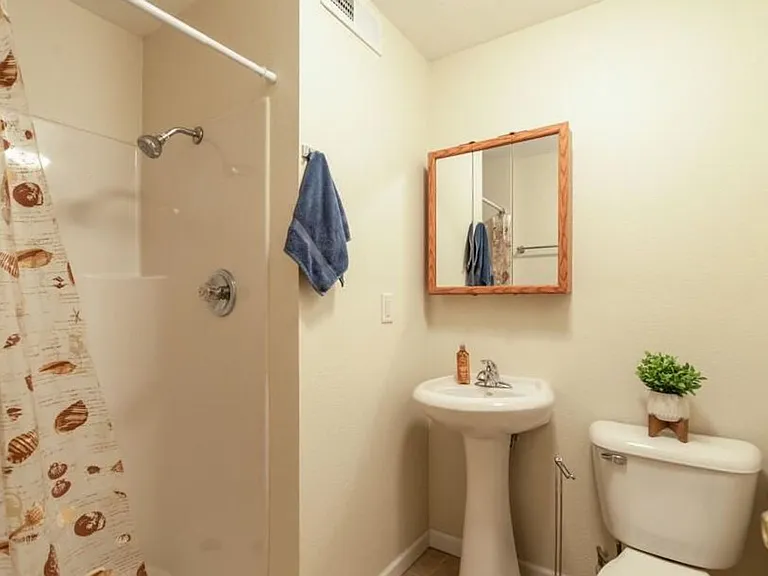 608 N Washington St — Photo 11