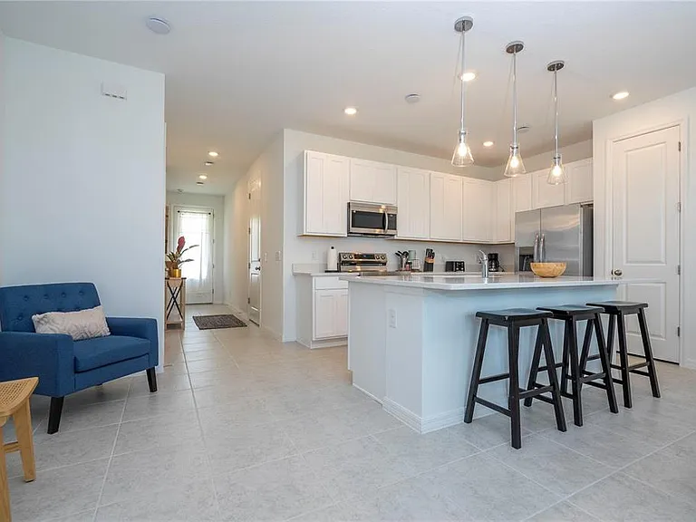 686 Longboat Dr — Photo 9