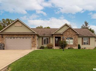 204 Excalibur Dr, Carterville, IL 62918