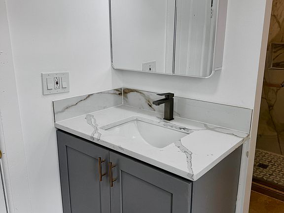 4th image of 59 Crystal St #63
