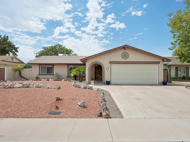 2319 E Loma Vista Dr — Photo 1