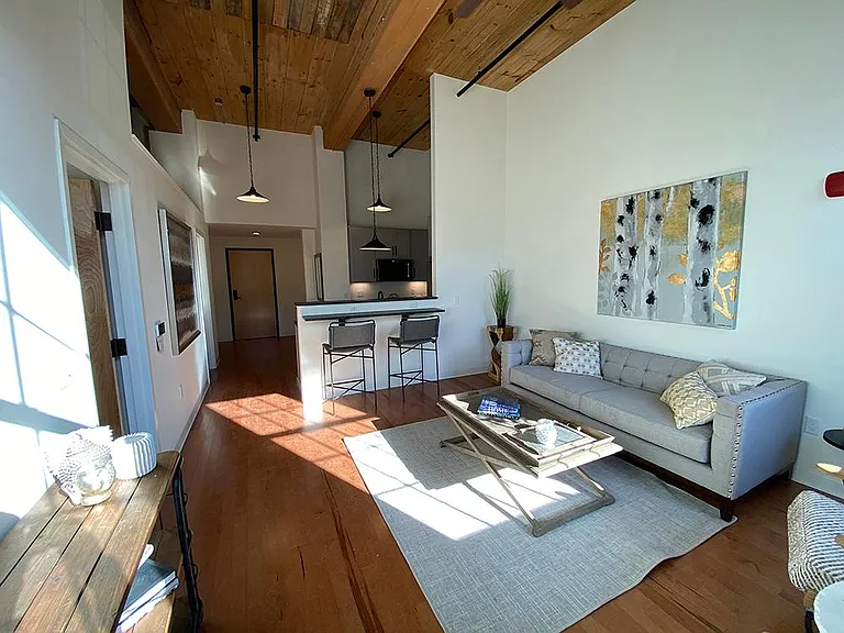 Lincoln Lofts — Photo 6