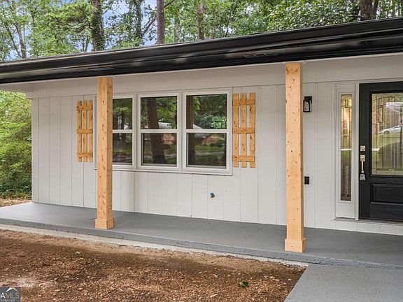 4th image of 3137 E Chapel Cir