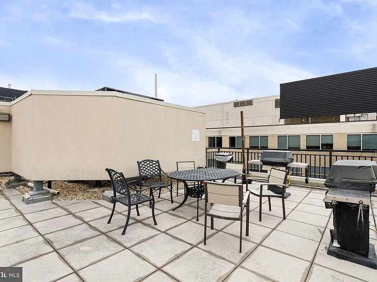 915 E St NE #505 — Photo 17
