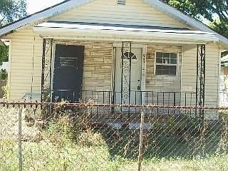 2nd image of 943 Iola St