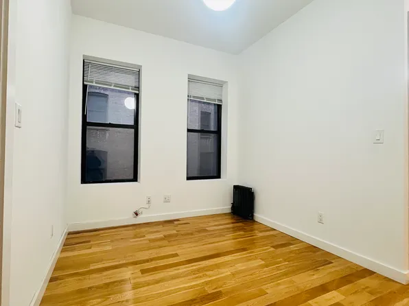 76 Pinehurst Avenue image 5 of 8