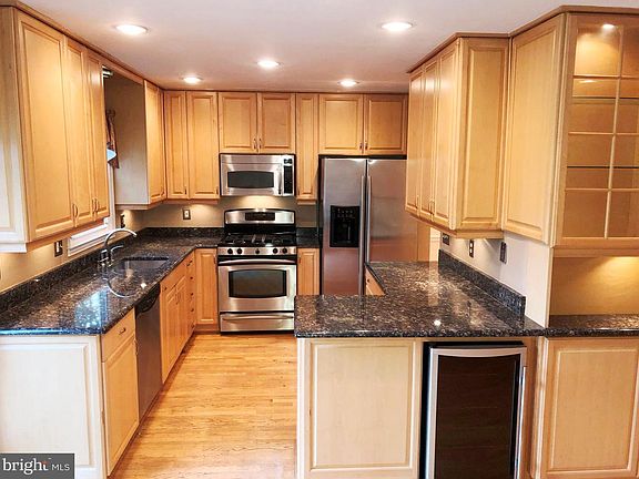 4th image of 7109 Captains Cove Ct