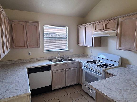 2nd image of 10373 Valle Del Mar Dr