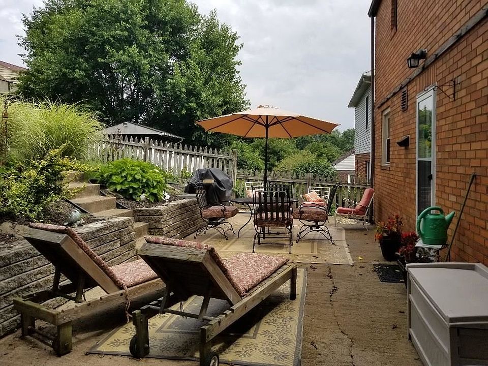 2nd image of 3928 Cloverlea St