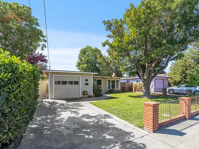 822 Shirley Ave — Photo 4