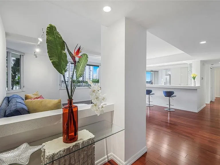 4041 Gulf Shore Blvd N #204 — Photo 3