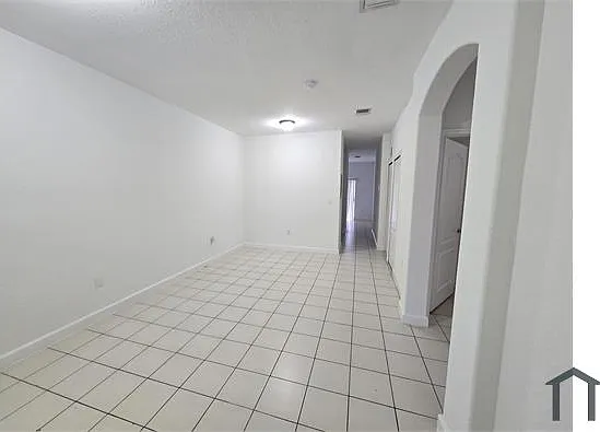 2460 SE 16th Ter #100 — Photo 1