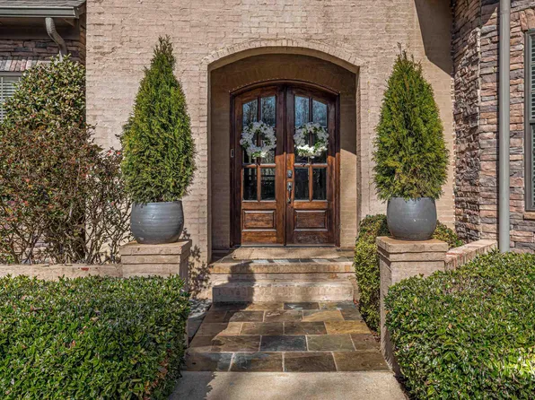 105 Courtyard Dr, Chelsea, AL 35043