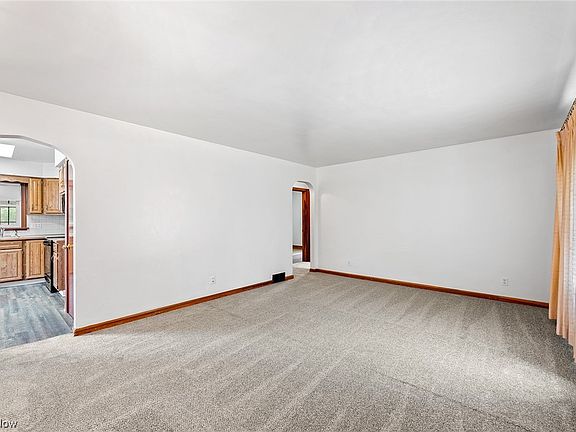5th image of 591 Wildwood Ave