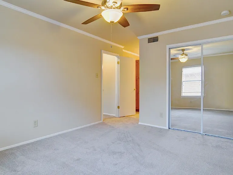5700 Cedar Creek Dr — Photo 14
