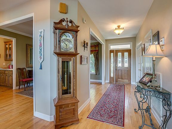 5th image of 173 Beech Hill Dr