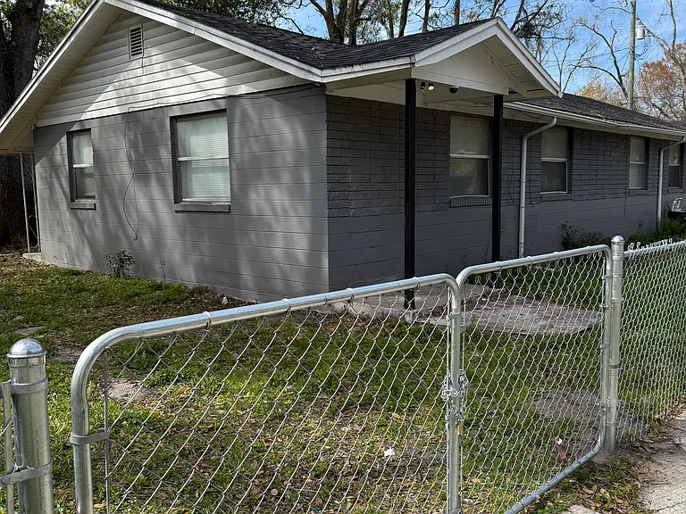 3020 Barnett St — Photo 3