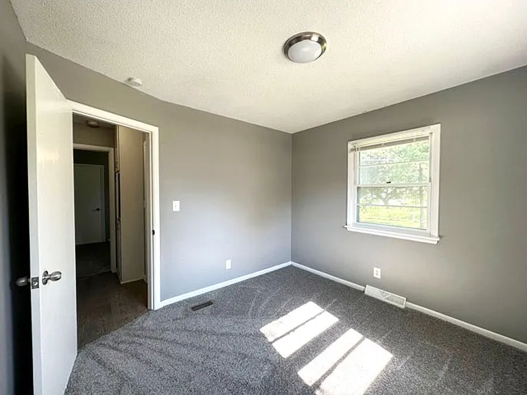 1318 SW Lynn Dr — Photo 8