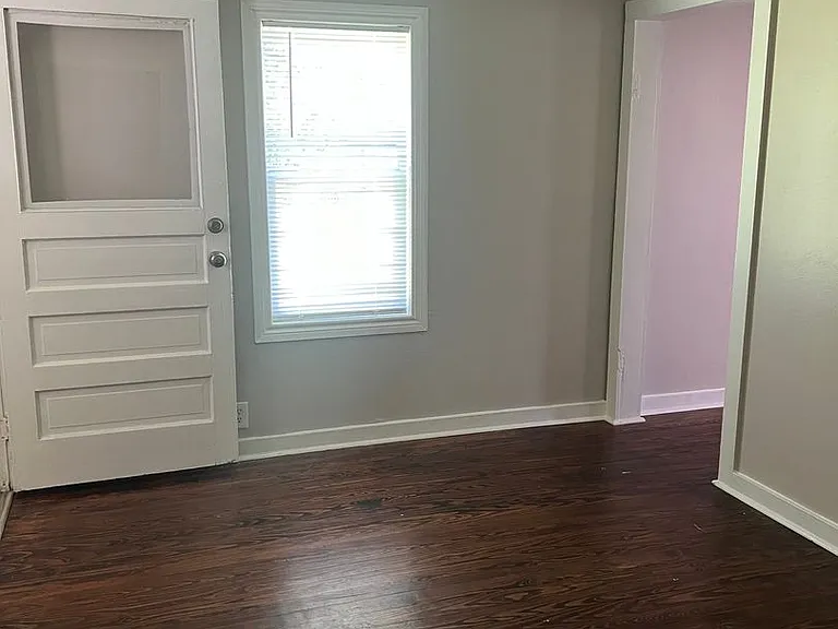 128 N Commerce St — Photo 4