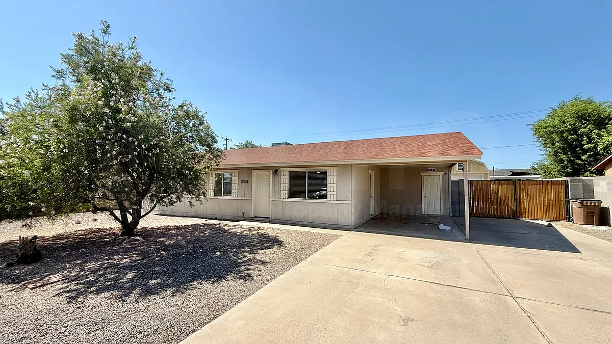 3 bed, 2.0 bath, 1140 sqft, $1,999 — Photo 2