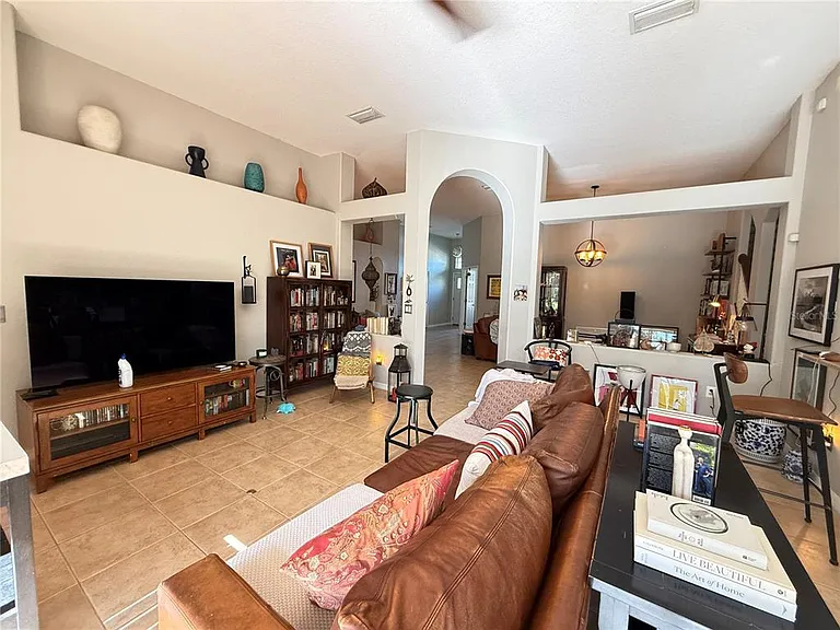 10703 Banfield Dr — Photo 11