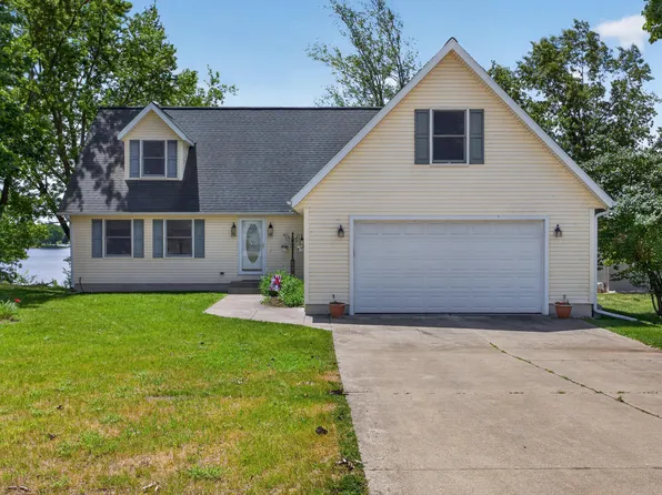 14023 Grandview Dr, Cement City, MI 49233