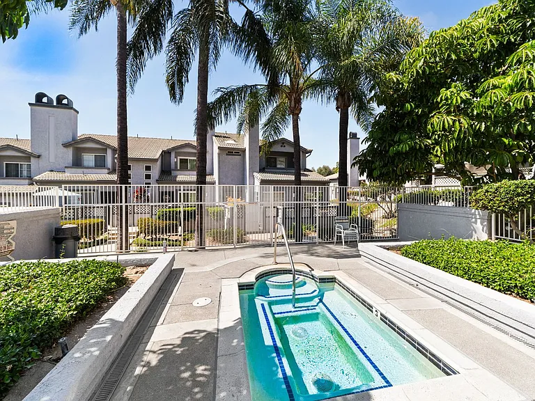 8552 Stoneyhill Dr — Photo 15