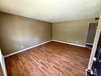 2nd image of 3300 Robin Rd APT 5