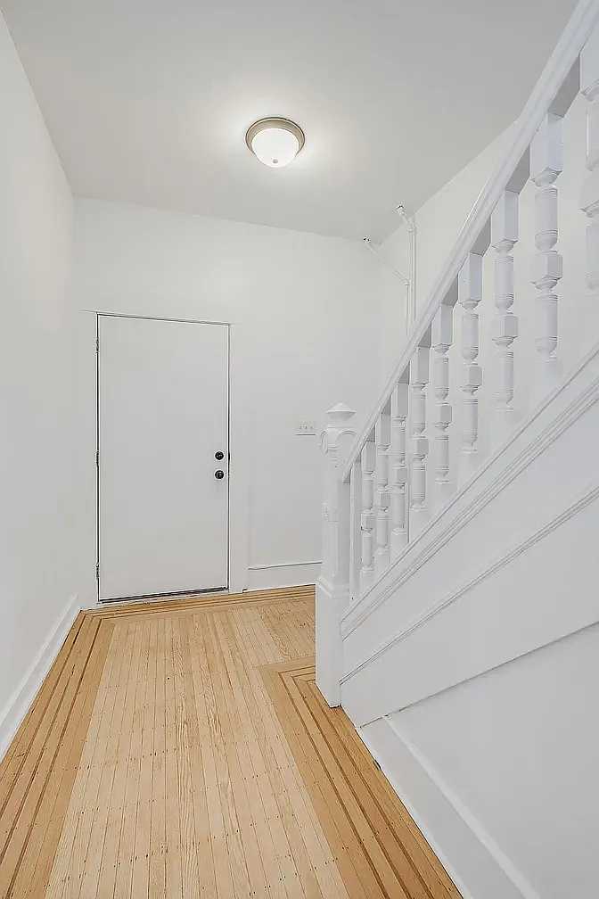 2124 Fremont Ave N — Photo 3