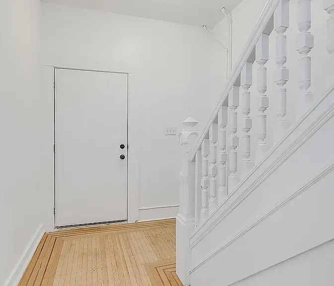 2124 Fremont Ave N — Photo 3