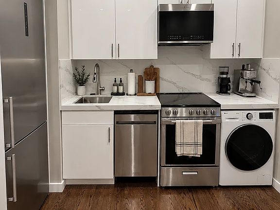 2nd image of 140 E 17th St APT 4F