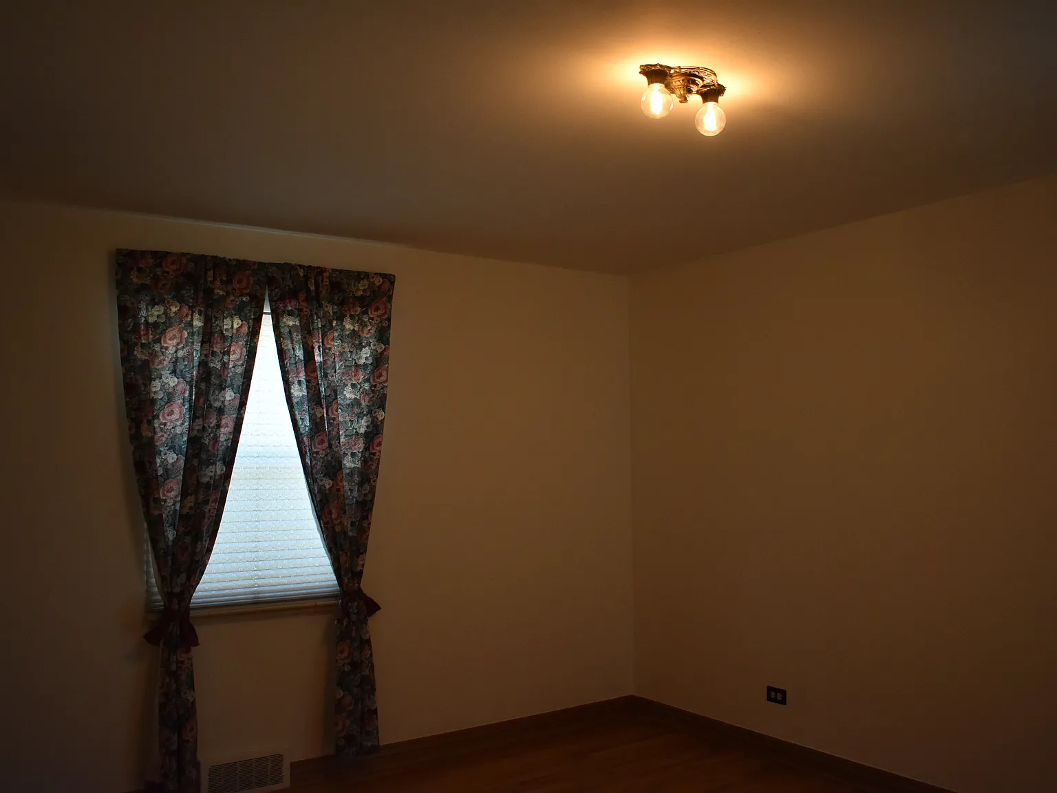 2 bed, 1036 sqft, $2,400 — Photo 4