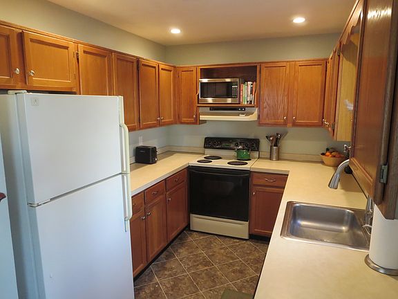 2nd image of 157 E Green Valley Cir