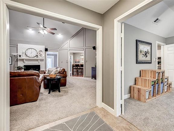 4th image of 412 Merriman Dr
