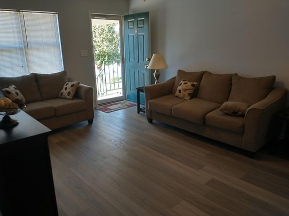 4th image of 101 Derwent Ct #B