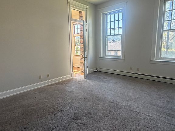 4th image of 404 Seneca St APT A