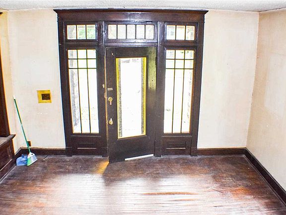 4th image of 820 E Blackford Ave