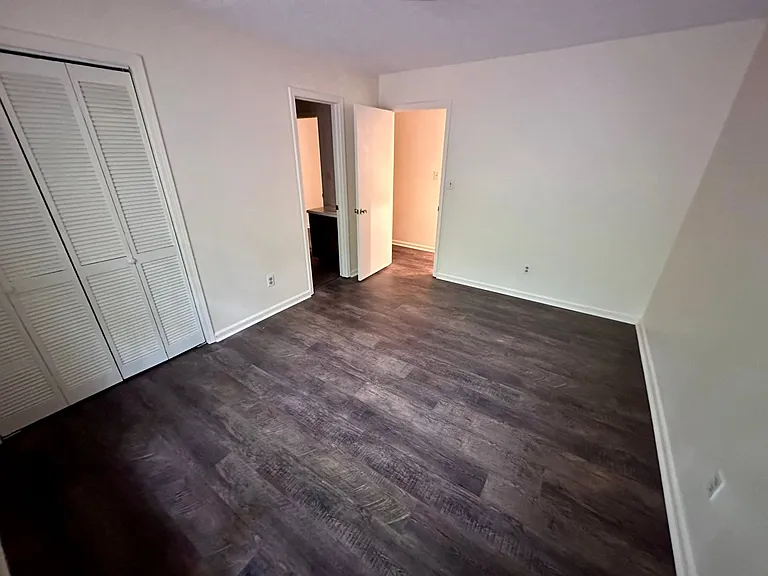 505 Chateau Dr SE — Photo 4