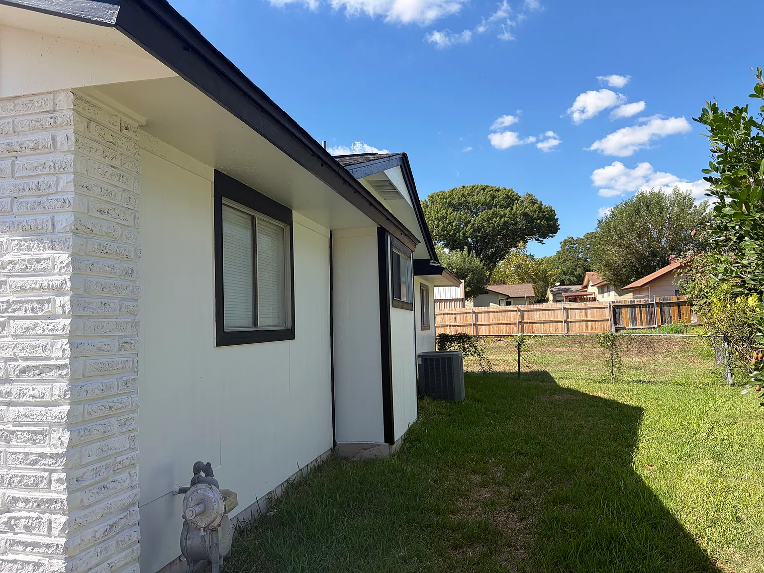 5 bed, 1132 sqft, $1,600 — Photo 3