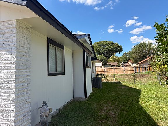 4th image of 616 Oak Dr