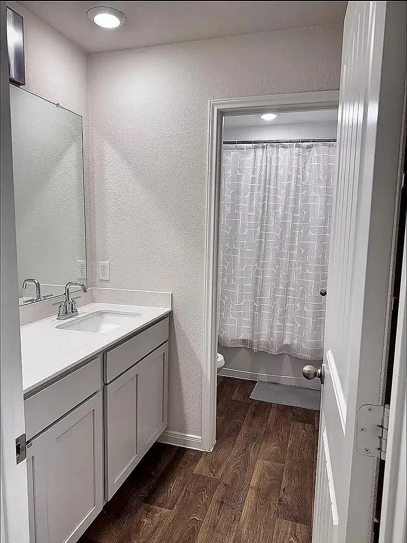 Room in 4 Bedroom Home in Georgetown — Photo 1
