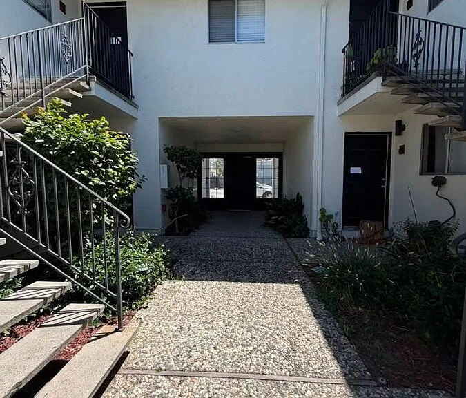 300 Warren Ave #2 — Photo 34