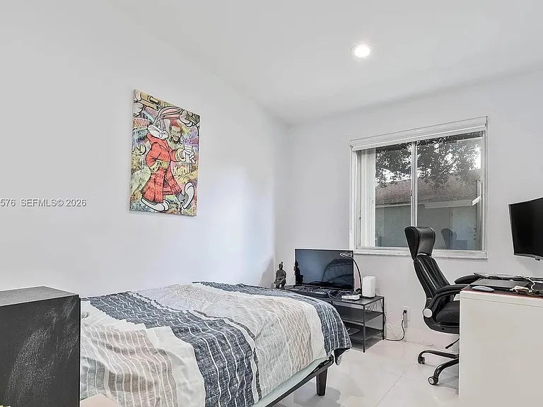 518 Woodgate Cir — Photo 14