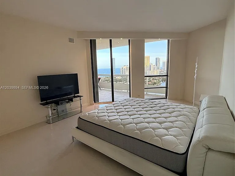20191 E Country Club Dr #TS8 — Photo 10