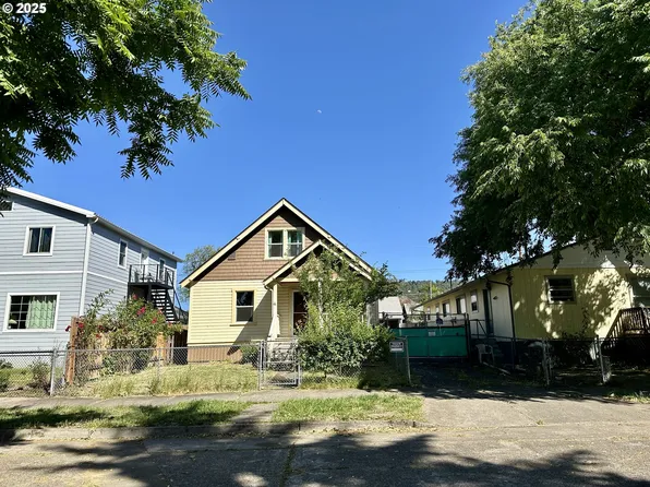 657 SE Flint St, Roseburg, OR 97470