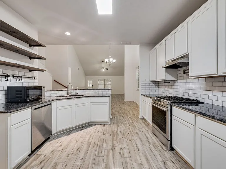 1816 Castle Creek Dr — Photo 9