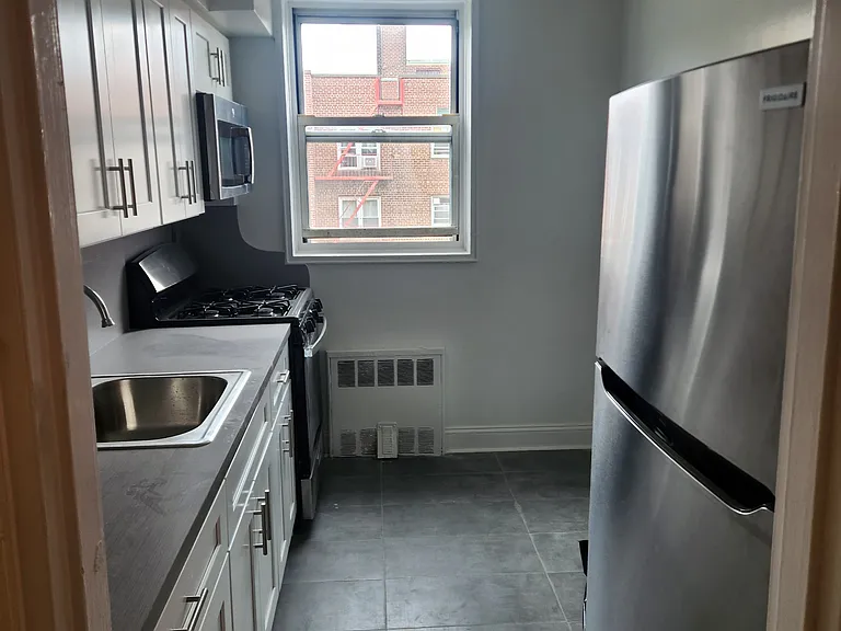 14306 Barclay Ave #3D — Photo 8