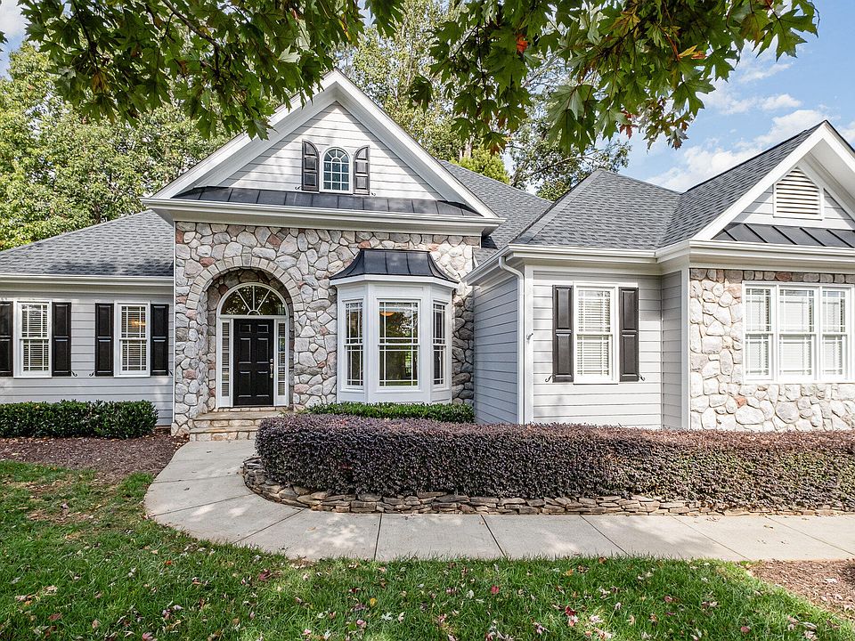 1st image of 11 Kingswood Ln