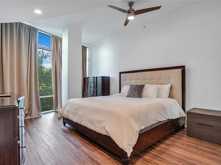 525 E Jackson St #301 — Photo 37
