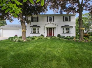 2212 Swainwood Dr, Glenview, IL 60025